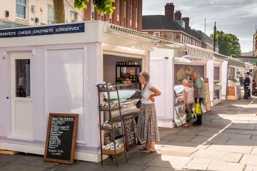 london-market-cabins-62225.jpg