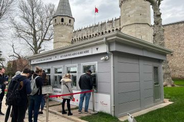 topkapi-palace-museum-ticket-sales-booth-42206.jpg
