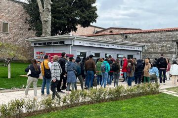 topkapi-palace-museum-ticket-sales-booth-42206_2.jpg
